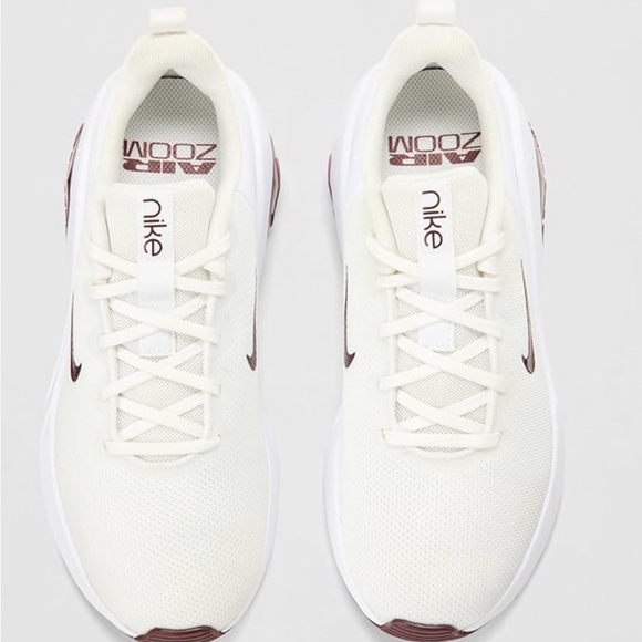 Nike Women's Bella 7 Sneaker - Picture 2 of 6